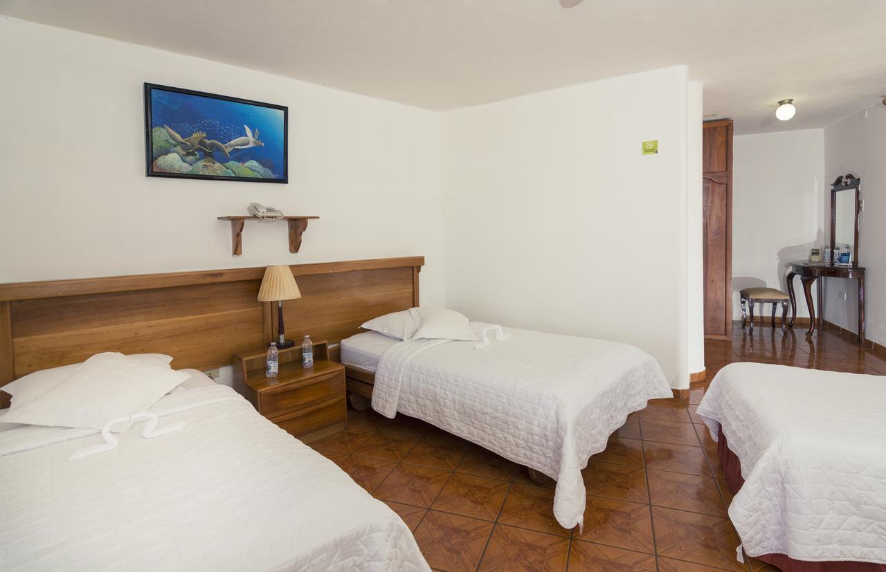 Grand Hotel Lobo De Mar Puerto Ayora  Exterior photo