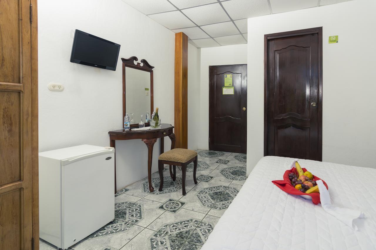 Grand Hotel Lobo De Mar Puerto Ayora  Exterior photo
