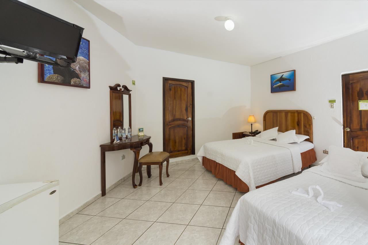 Grand Hotel Lobo De Mar Puerto Ayora  Exterior photo